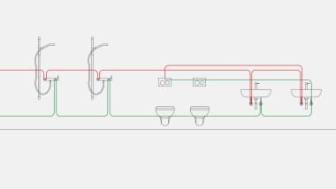 Piemērs dzeramā ūdens cauruļvadu intervālu regulēšanai, izmantojot Geberit sanitāro skalošanu, kas integrēta zemapmetuma skalojamā kastē
