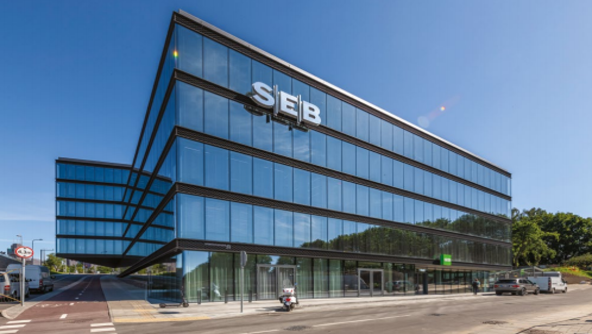 Ilgtspējīgi jumta lietus notekūdeņu novadīšanas un vannas istabas risinājumi SEB bankas ēkā, Viļņā