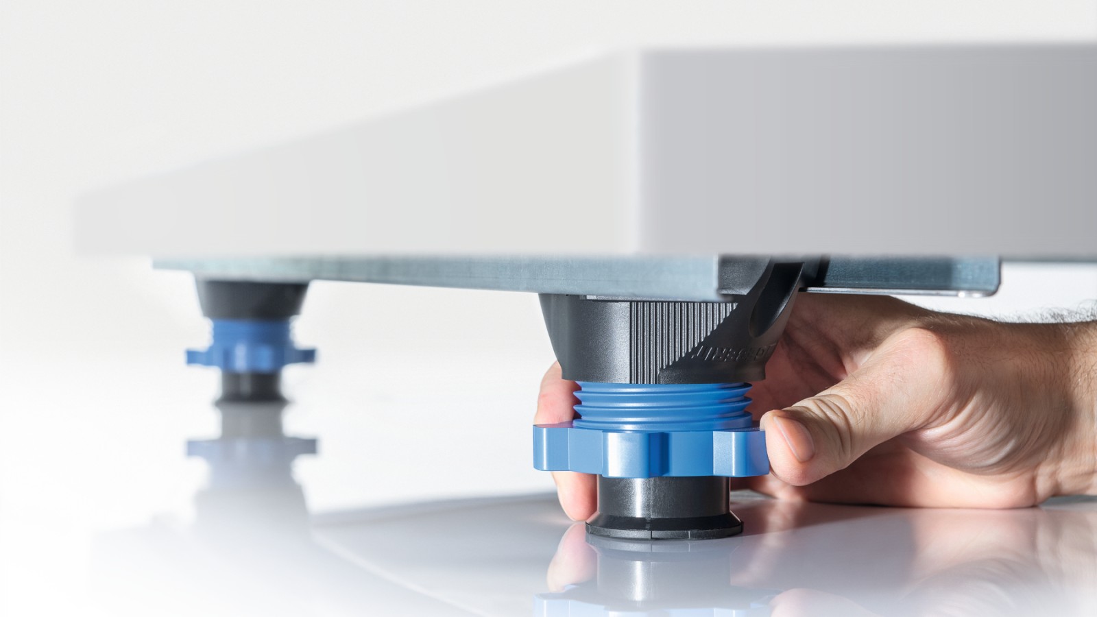 Dušas virsma ar uzstādīšanas rāmi