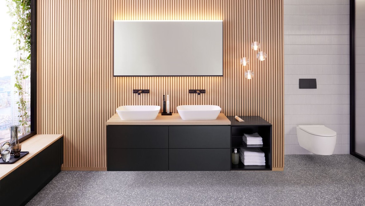 Geberit ONE kombinācijā ar Geberit Option Plus Square 135 cm melnā matētā krāsā. (© Geberit) Geberit ONE kombinācijā ar Geberit Option Plus Square 135 cm melnā matētā krāsā. (© Geberit)