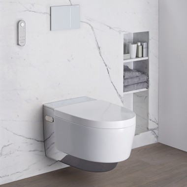Geberit AquaClean Mera bezšķēršļu vannas istaba Geberit AquaClean Mera bezšķēršļu vannas istaba