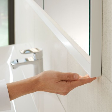 Geberit ONE spoguļskapis ar ComfortLight Geberit ONE spoguļskapis ar ComfortLight