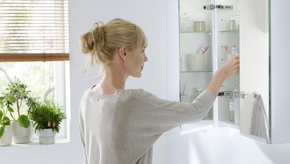 The Geberit Option Plus mirror cabinet offers plenty of storage space (© Geberit) The Geberit Option Plus mirror cabinet offers plenty of storage space (© Geberit)