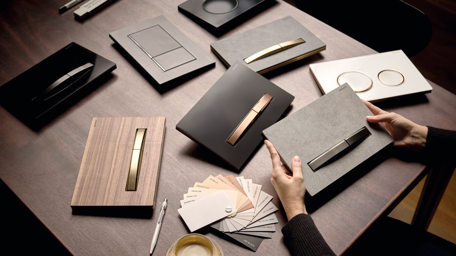 Pieejami dažādi noskalošanas taustiņi Pieejami dažādi noskalošanas taustiņi