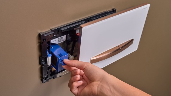 Geberit Sigma50 izpildmehānisma plāksne, kvadrātveida, ar smaku noņemšanas bloku Geberit Sigma50 izpildmehānisma plāksne, kvadrātveida, ar smaku noņemšanas bloku