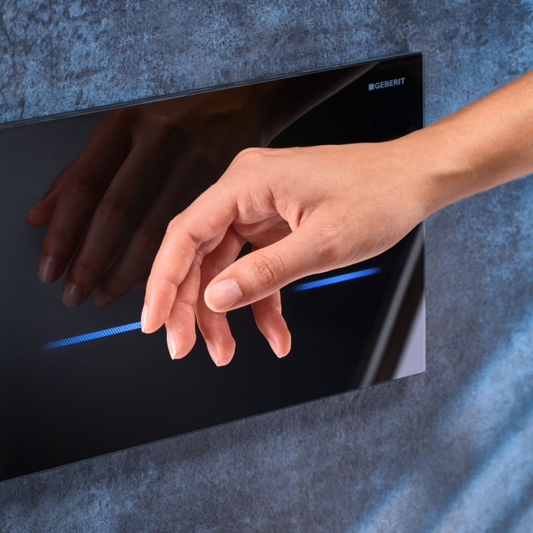 Geberit Sigma80 ar bezkontakta piedziņu Geberit Sigma80 ar bezkontakta piedziņu