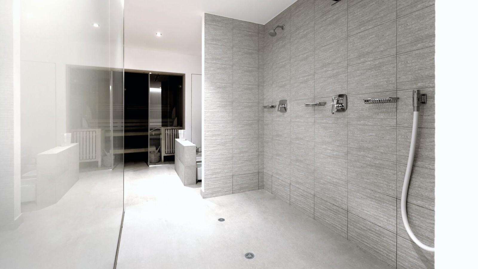 Daļēji publiska sanitārā telpa ar Geberit vinila (PVC) dušas grīdas noteci