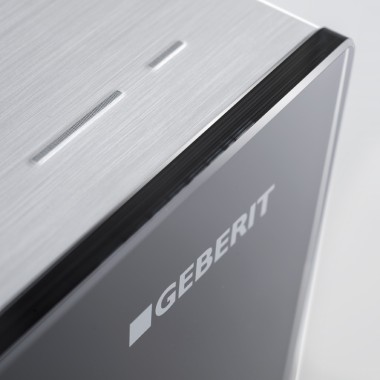 Geberit Monolith sanitārā moduļa noskalošanas aktivēšana Geberit Monolith sanitārā moduļa noskalošanas aktivēšana