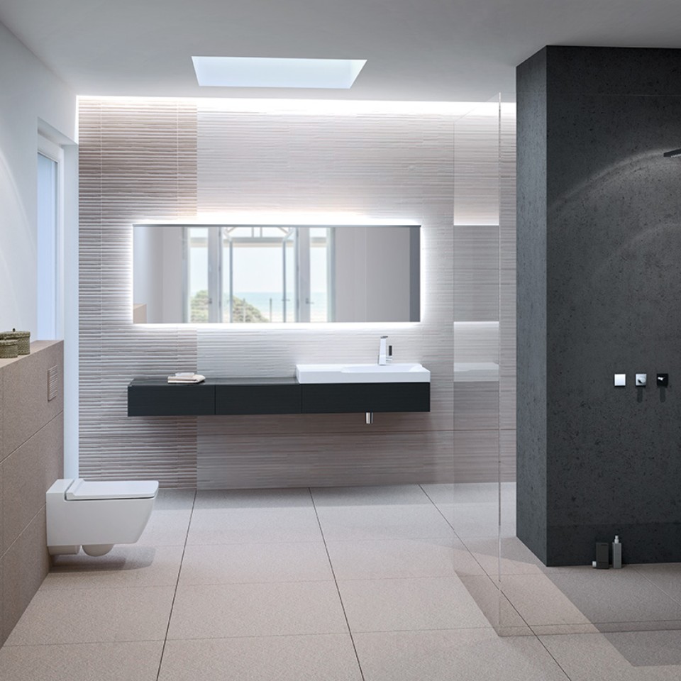 Vannas istaba ar Geberit Xeno² bezmalu tualetes podu, noskalošanas paneli Sigma70 un izlietni