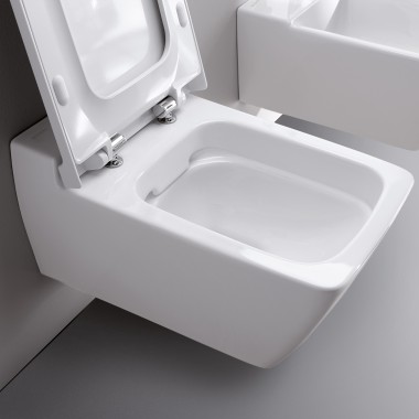 Geberit Xeno² tualetes pods ar atvērtu vāku Geberit Xeno² tualetes pods ar atvērtu vāku