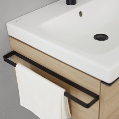 Geberit iCon izlietnes skapis ar dvieļu žāvētāju melns matēts (© Geberit) Geberit iCon izlietnes skapis ar dvieļu žāvētāju melns matēts (© Geberit)
