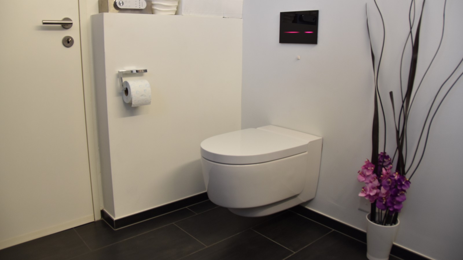 Vannasistaba pēc renovācijas ar dažādiem Geberit produktiem