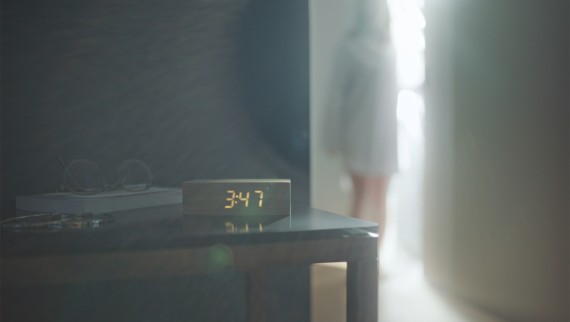 Modinātājs guļamistabā Modinātājs guļamistabā