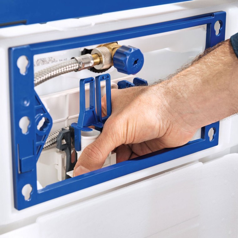 Geberit Type 212 flush valve: The valves are easy to install and remove thanks to their compact dimensions.