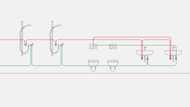 Piemērs dzeramā ūdens cauruļvadu intervālu regulēšanai, izmantojot Geberit sanitāro skalošanu, kas integrēta zemapmetuma skalojamā kastē