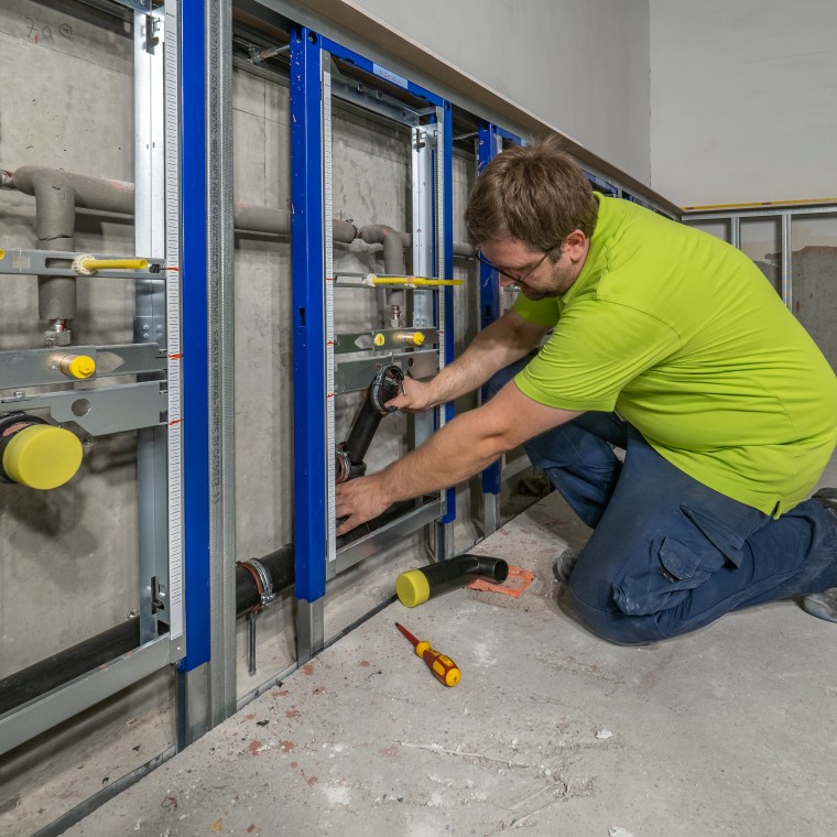 Geberit Silent-PP drenāžas spraudņa sistēmas uzstādīšana Geberit Silent-PP drenāžas spraudņa sistēmas uzstādīšana