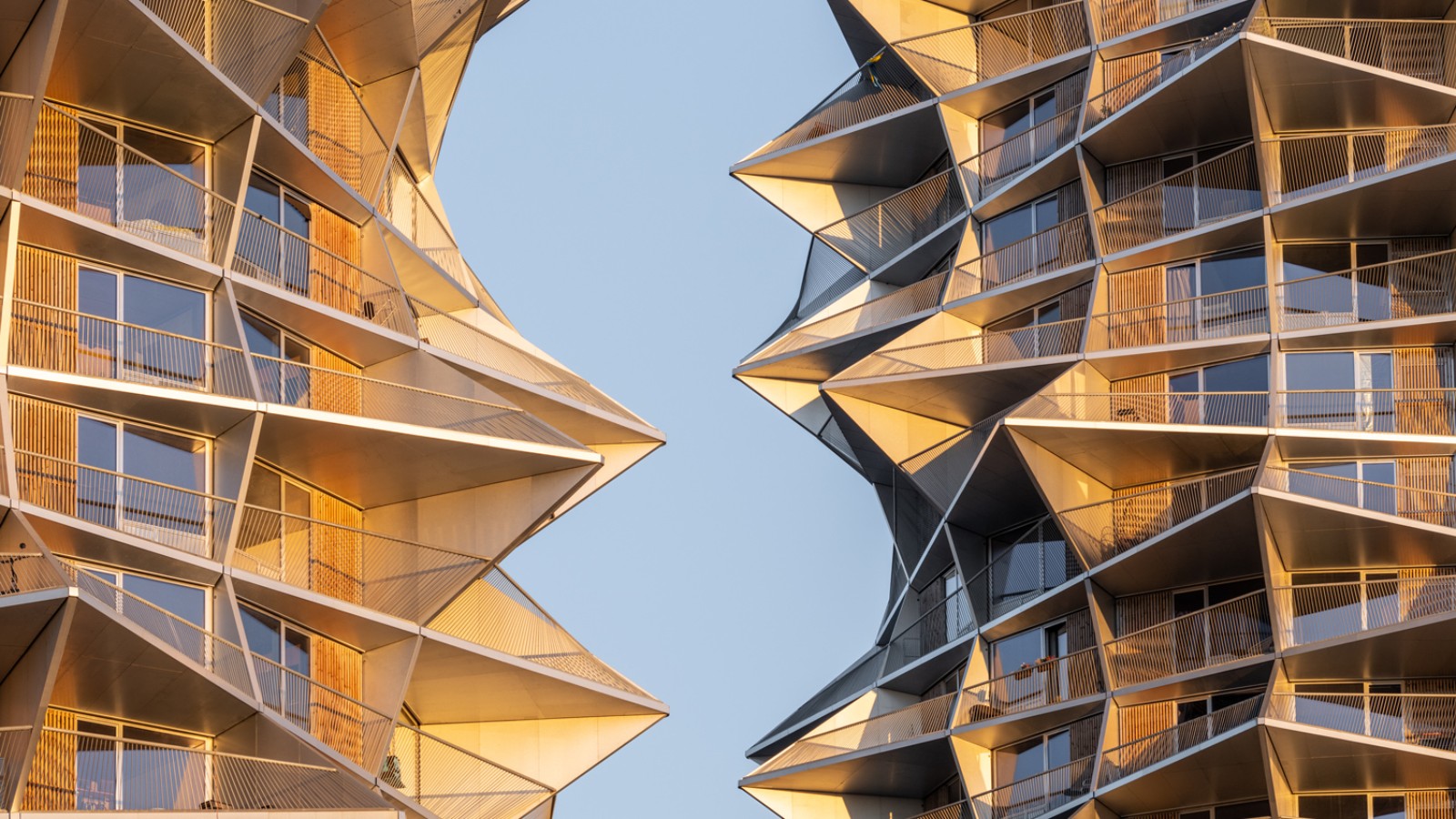 Katram mikrodzīvoklim ir savs balkons (© Rasmus Hjortshøj)