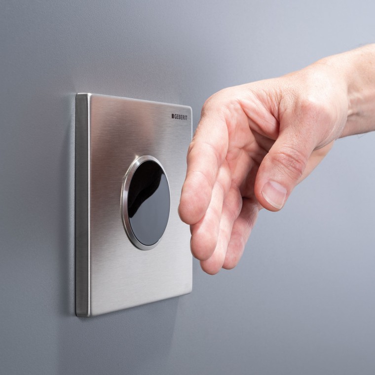 Bezkontakta pisuāru vadības sistēma ar infrasarkano staru lietotāja atpazīšanu nodrošina uz vajadzībām balstītu programmēšanu un uzticamu skalošanas aktivizāciju Bezkontakta pisuāru vadības sistēma ar infrasarkano staru lietotāja atpazīšanu nodrošina uz vajadzībām balstītu programmēšanu un uzticamu skalošanas aktivizāciju