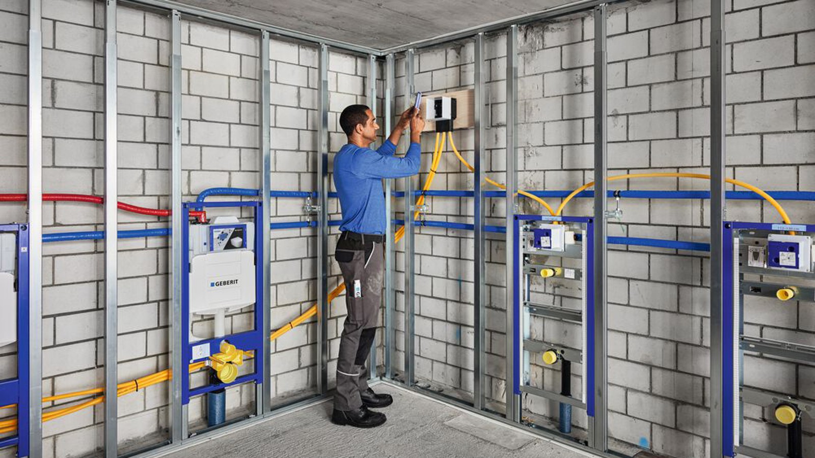 Montāžas un noskalošanas sistēmas