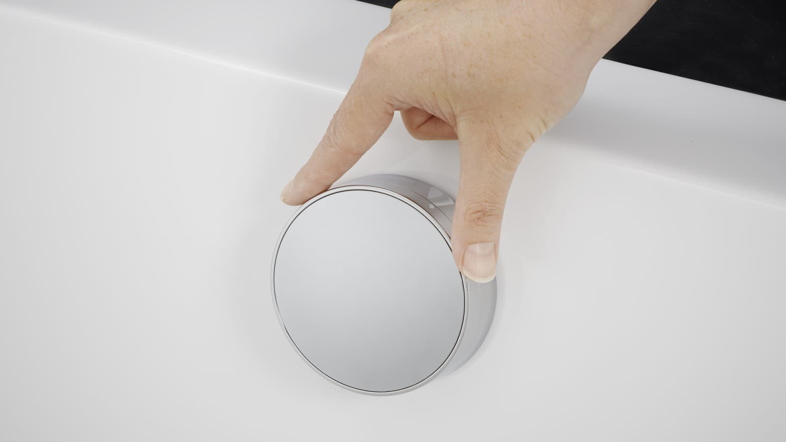 Vannas notece ar grozāmu pogu Vannas notece ar grozāmu pogu