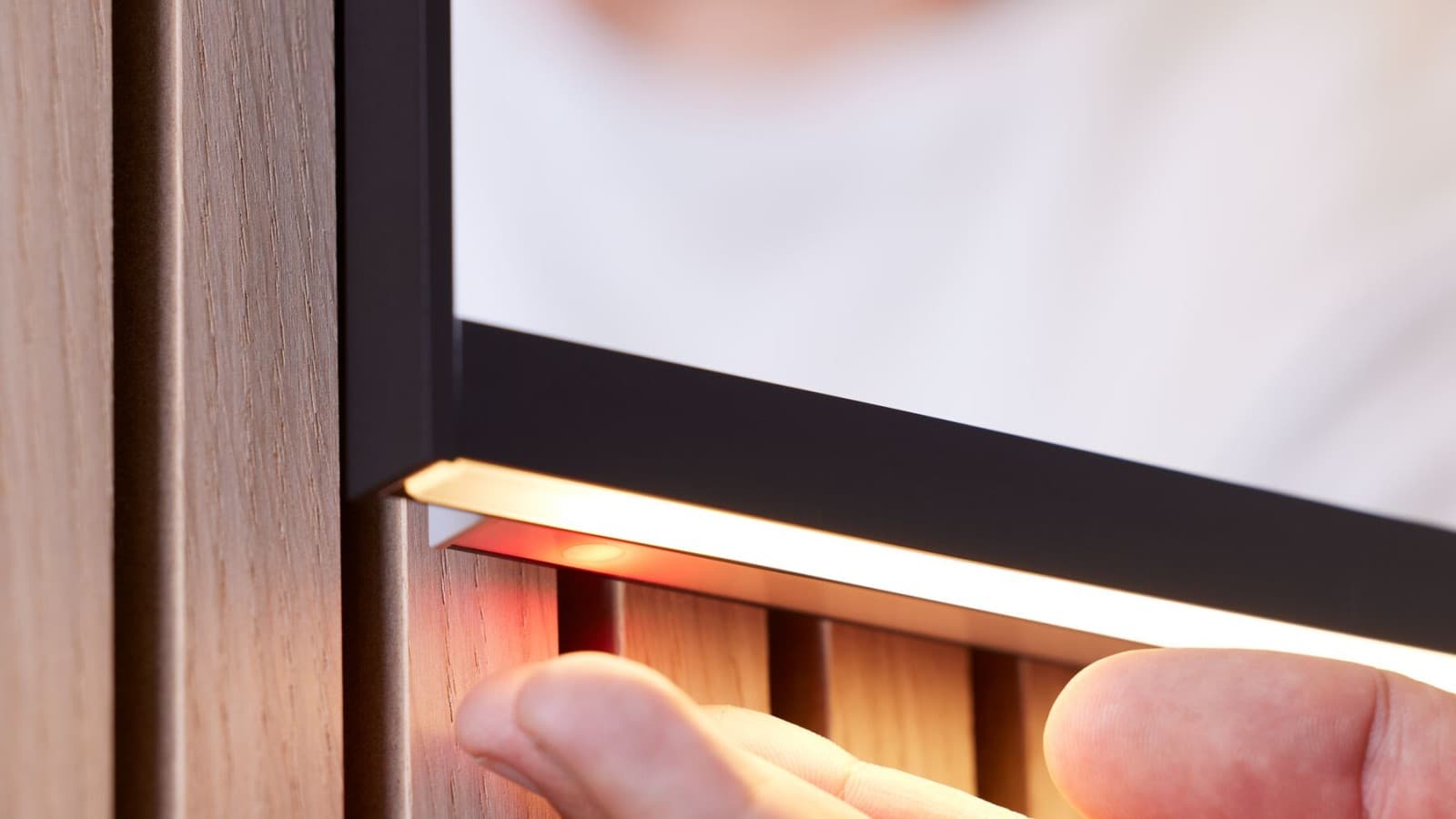 Pretmiglas sildīšanu var aktivizēt manuāli (© Geberit) Pretmiglas sildīšanu var aktivizēt manuāli (© Geberit)