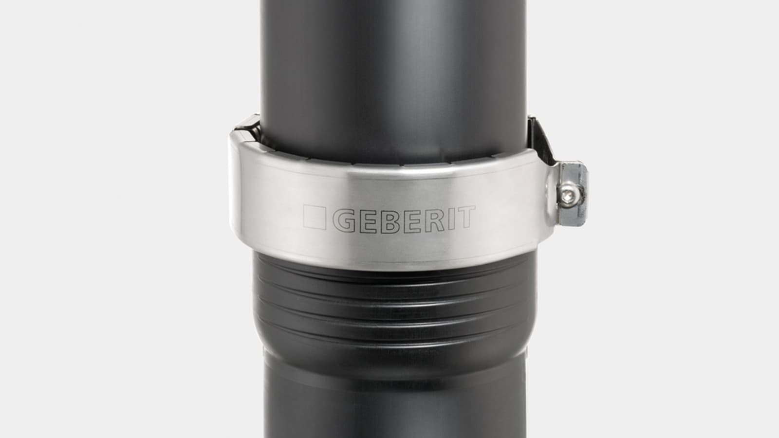 Silent-Pro “push-fit” savienojums ar Geberit fiksējošo aizbāzni var izturēt iekšējo spiedienu līdz 2 bāriem. Silent-Pro “push-fit” savienojums ar Geberit fiksējošo aizbāzni var izturēt iekšējo spiedienu līdz 2 bāriem.