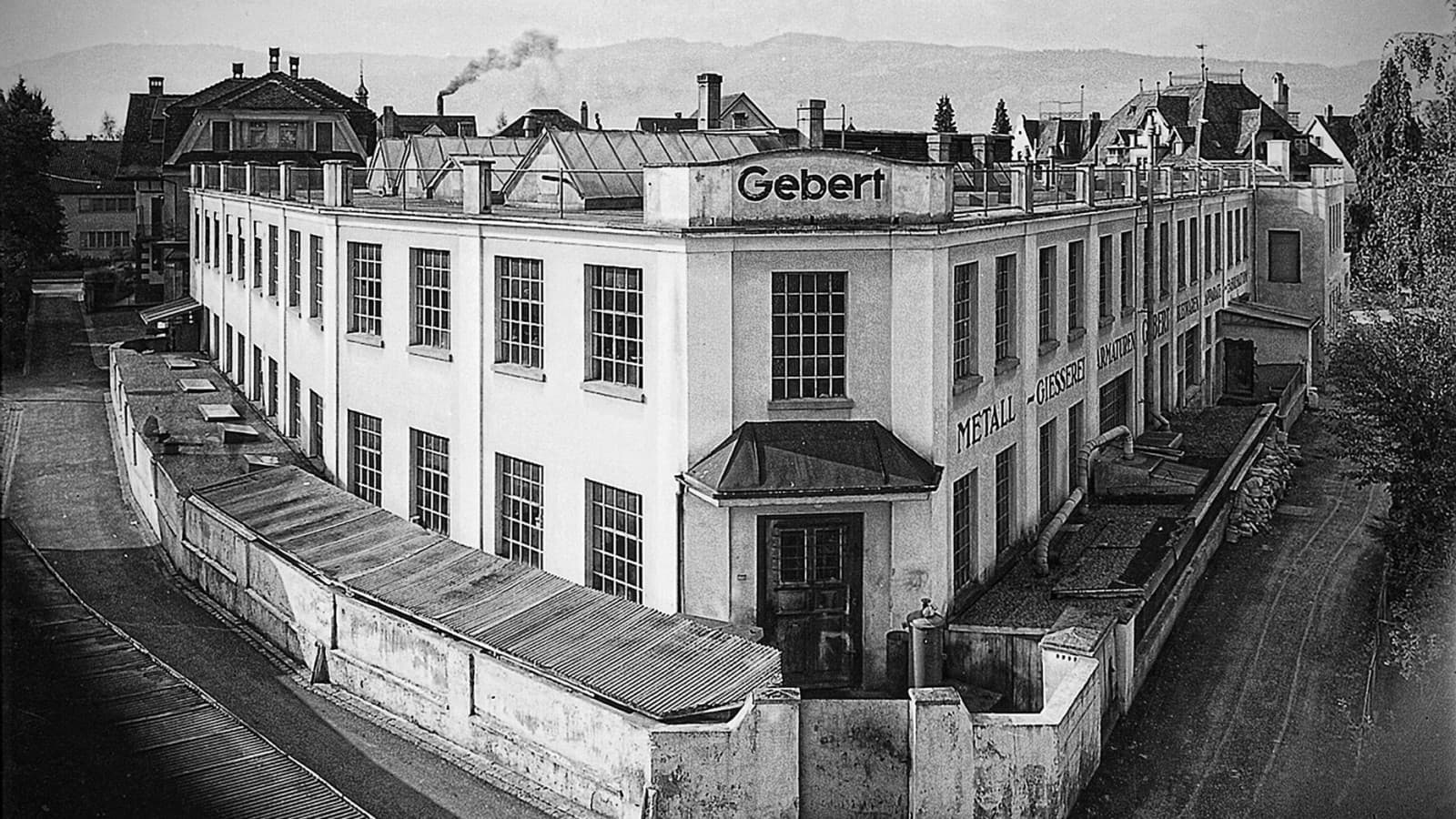 Geberit pirmā rūpnīca Rapersvilā 20. gadsimta 20. gados. Geberit pirmā rūpnīca Rapersvilā 20. gadsimta 20. gados.