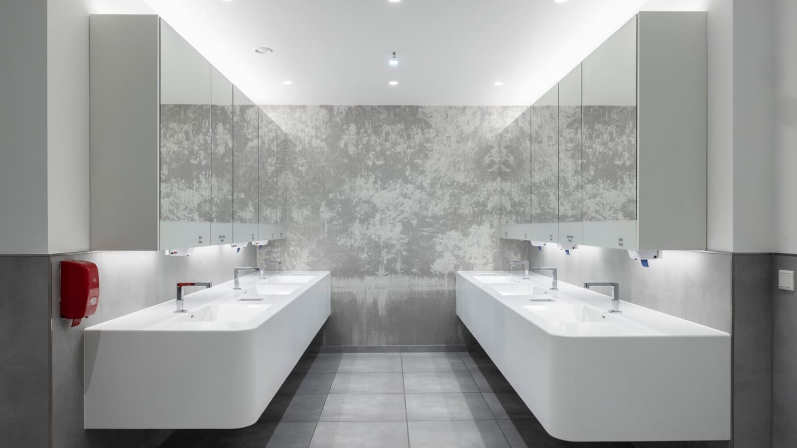 Tiešā strāva Geberit Brenta uz klāja uzstādītā krāna vadībai tiek nodrošināta ar GEBUS kabeli, izmantojot Geberit Gateway. Tiešā strāva Geberit Brenta uz klāja uzstādītā krāna vadībai tiek nodrošināta ar GEBUS kabeli, izmantojot Geberit Gateway.