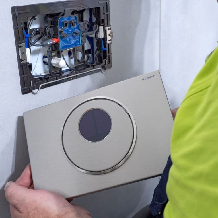 Geberit Sigma10 izpildmehānisma plāksnes uzstādīšana Geberit Sigma10 izpildmehānisma plāksnes uzstādīšana