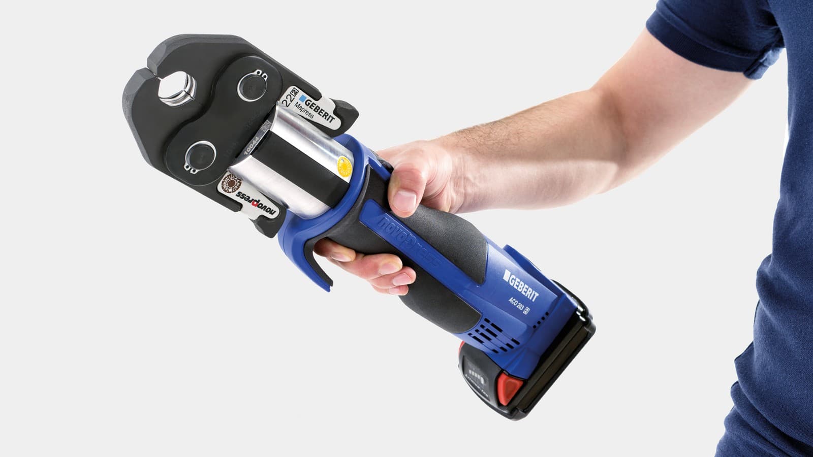 Geberit presēšanas knaibles ļauj izveidot ciešus savienojumus Geberit presēšanas knaibles ļauj izveidot ciešus savienojumus